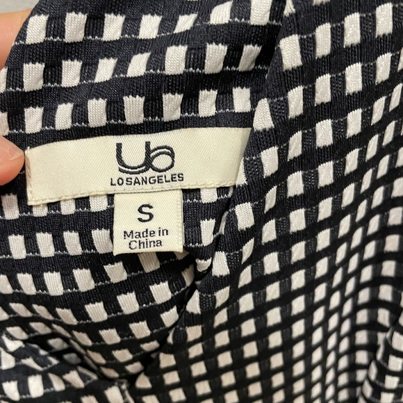 Size S black and white checkered dress, fitted in waist and flared at bottom - Picture 2 of 3